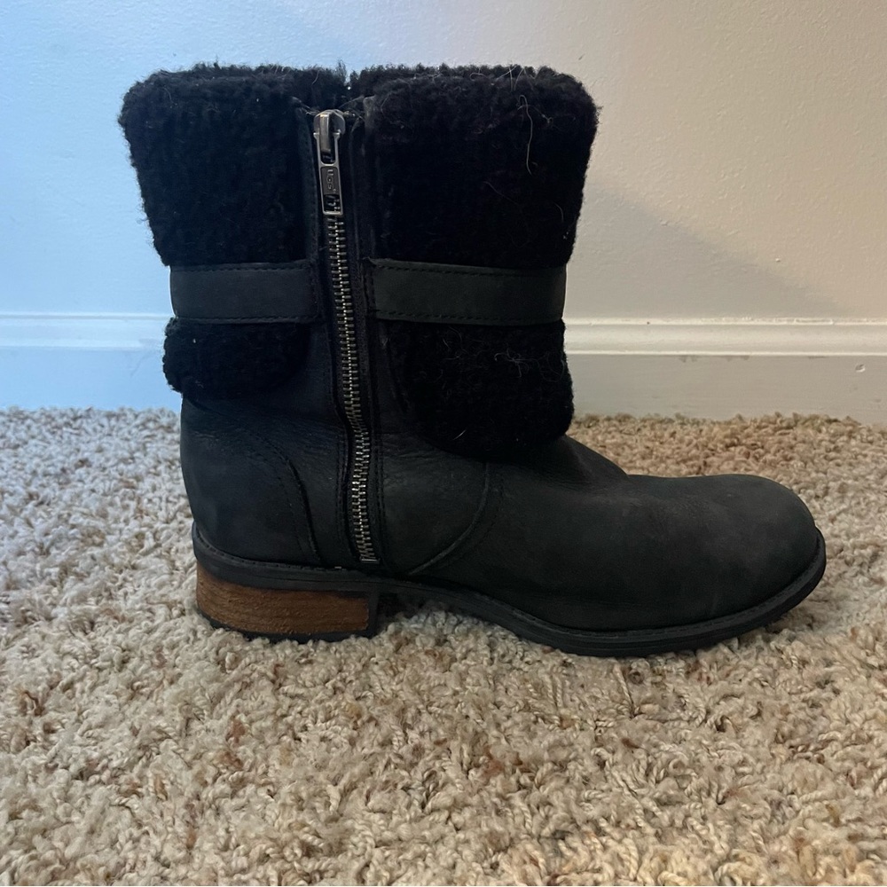 UGG Cozy Black Ankle Left Boot with Buckle- one boot only size 7.5 - Picture 3 of 7